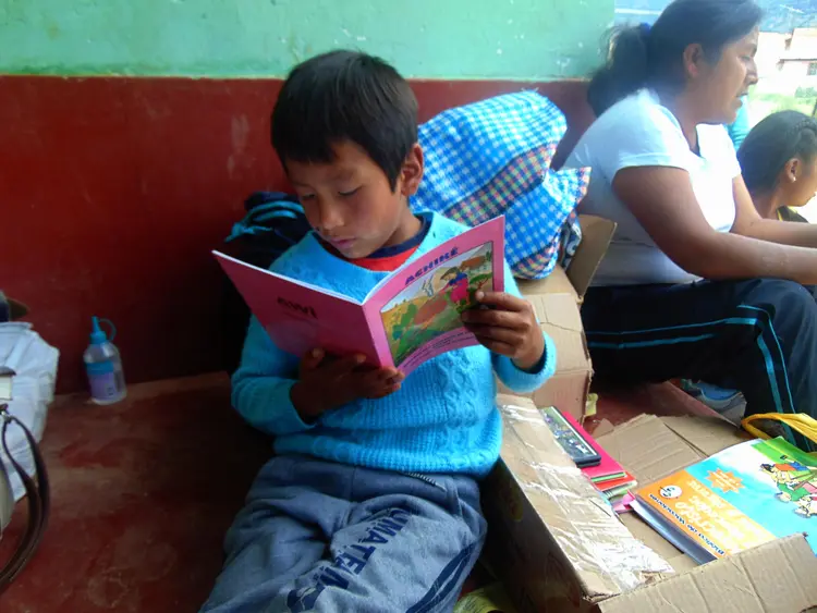 Niño Leyendo - wambra leyikiqan