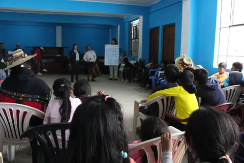 Maestras de los niños- Awi maestrakuna